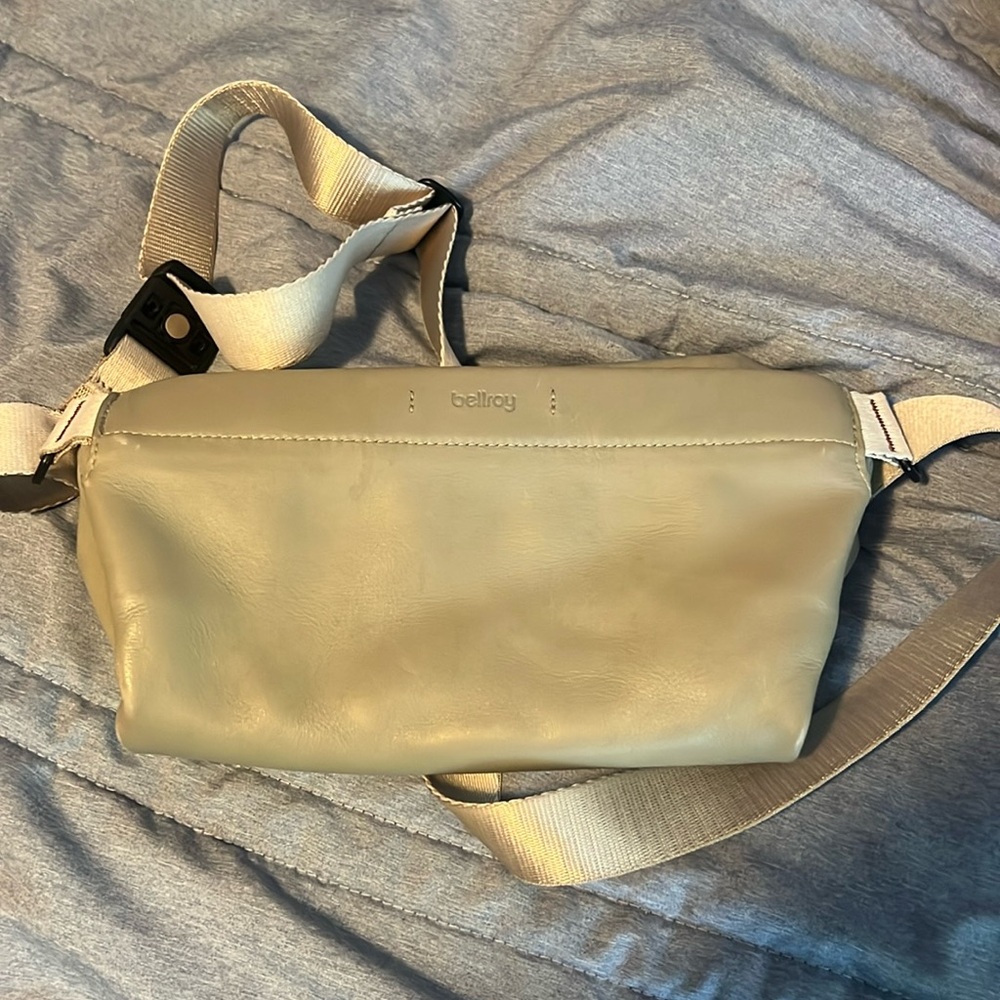 Bellroy Sling mini Bag Premium cream leather. EUC